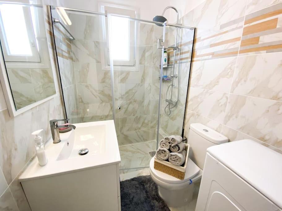 6Th Floor Apartment In Victoria Square Athén Kültér fotó